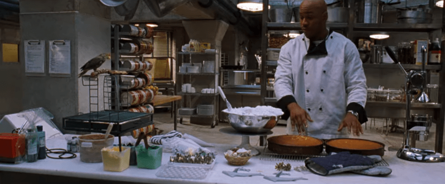 Deep Blue Sea 1999 the chefs pet parrot